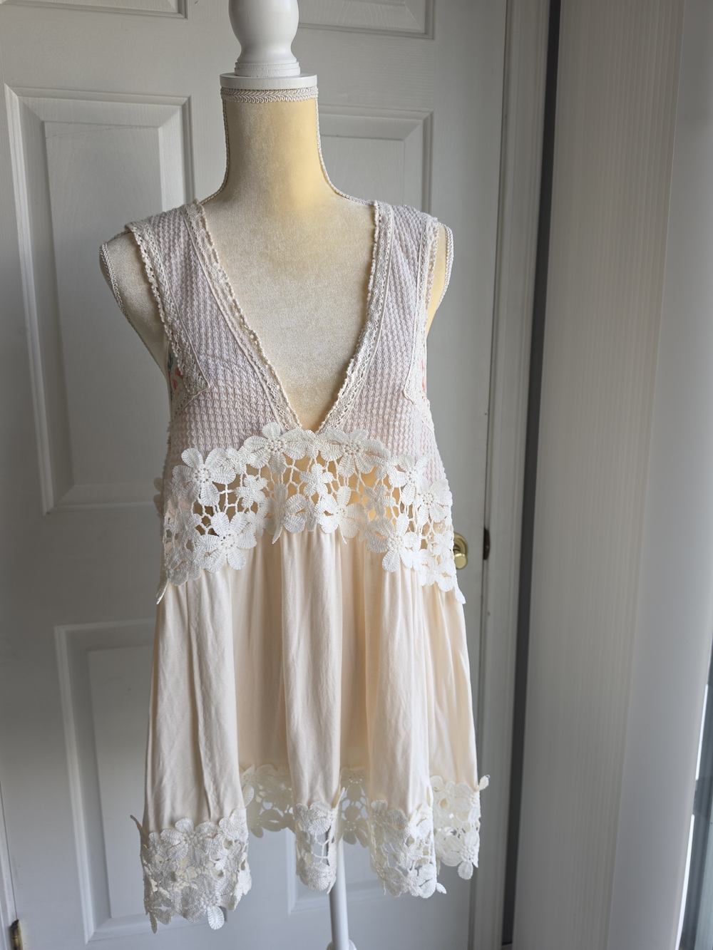 Three Bird Nest Cream Lace Trim Tunic Top